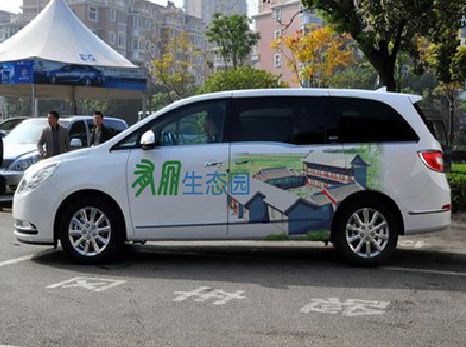 西昌户外车贴喷绘如何保持效果?